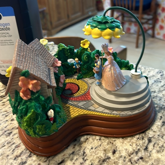 Hallmark keepsake I’ll get you my pre-the Wizard of Oz table decoration - Picture 10 of 13